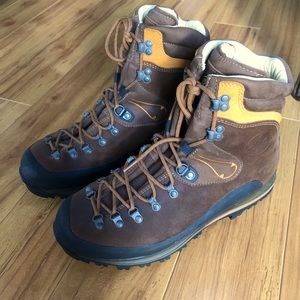 NWOT Rugged La Sportiva all leather Mountaineering boot 44 (9.5-10)